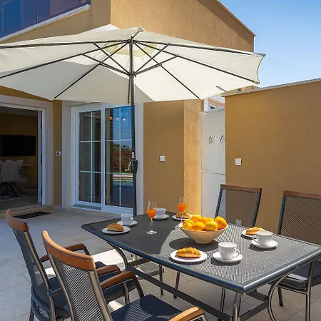 Traumhafte Mit Privatpool Und Panoramablick Vižinada
