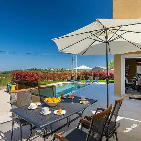 Casa vacanze Traumhafte Mit Privatpool Und Panoramablick