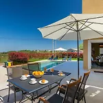 度假居 Traumhafte Mit Privatpool Und Panoramablick