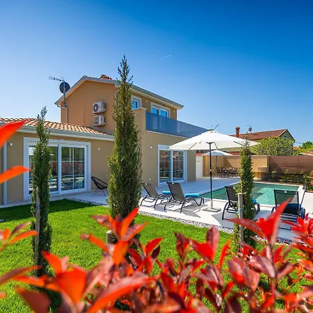 Traumhafte Mit Privatpool Und Panoramablick 度假居