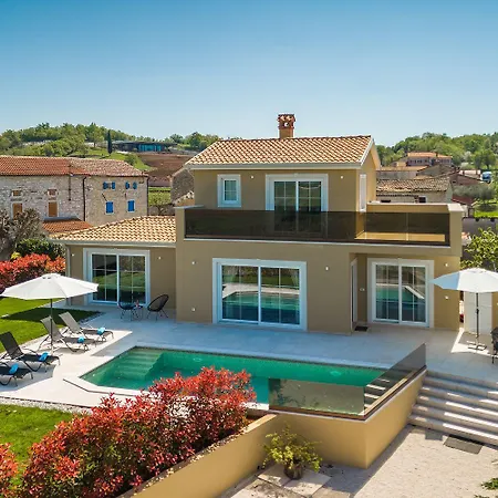 Traumhafte Mit Privatpool Und Panoramablick 度假居 *